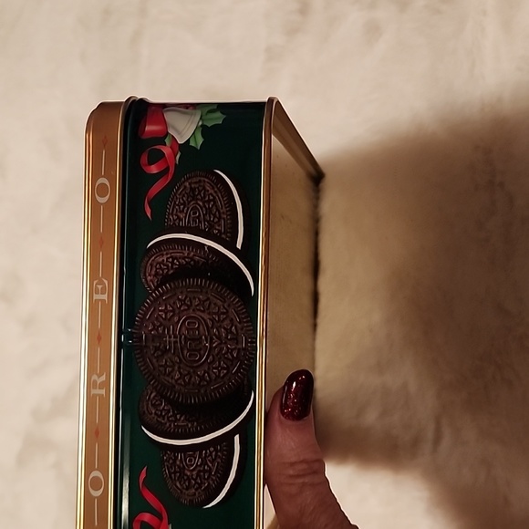OREO UNLOCK THE MAGIC TIN CHRISTMAS CAN. 1993 - Picture 4 of 7